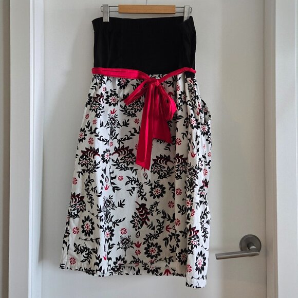 Penningtons Strapless Dress – Black Floral with Dark Pink Sash - Picture 2 of 7